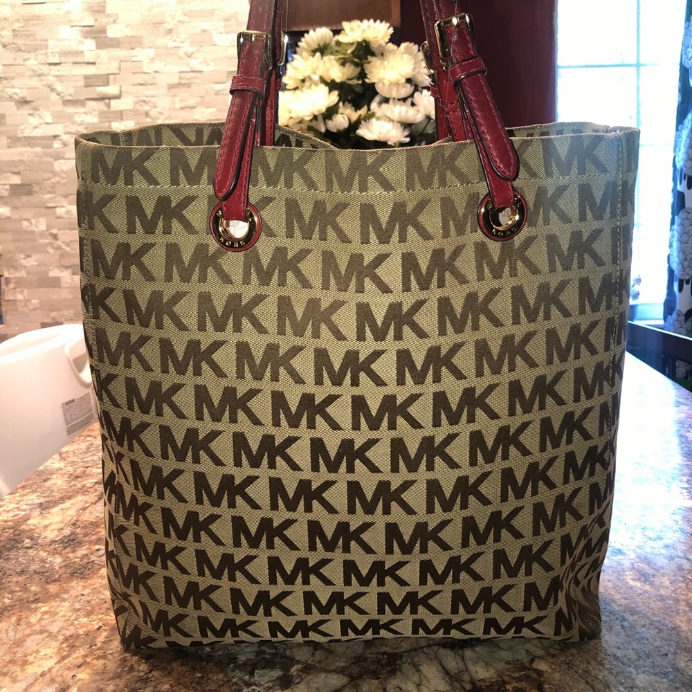 Michael Kors jet set tote